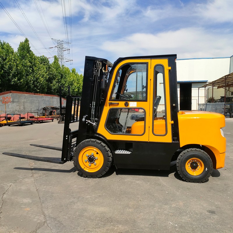 Forklift Diesel dengan Kabin