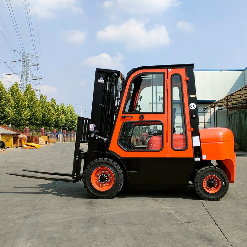 Forklift Diesel dengan Kabin