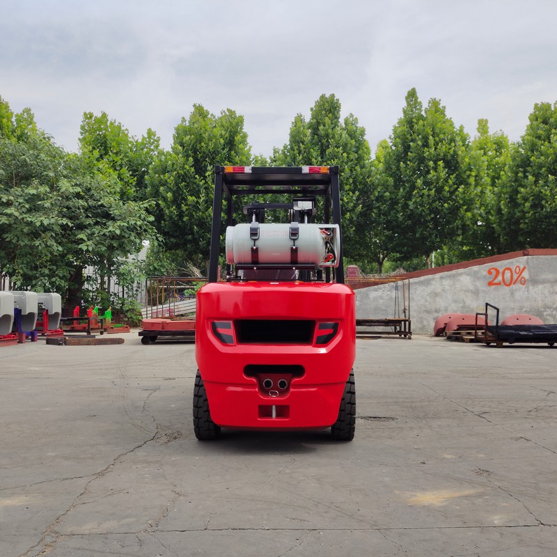 Forklift Bertenaga LPG