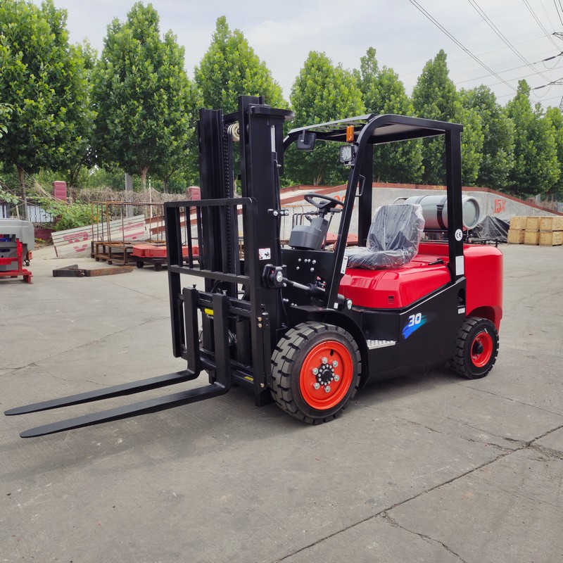 Forklift Bertenaga LPG