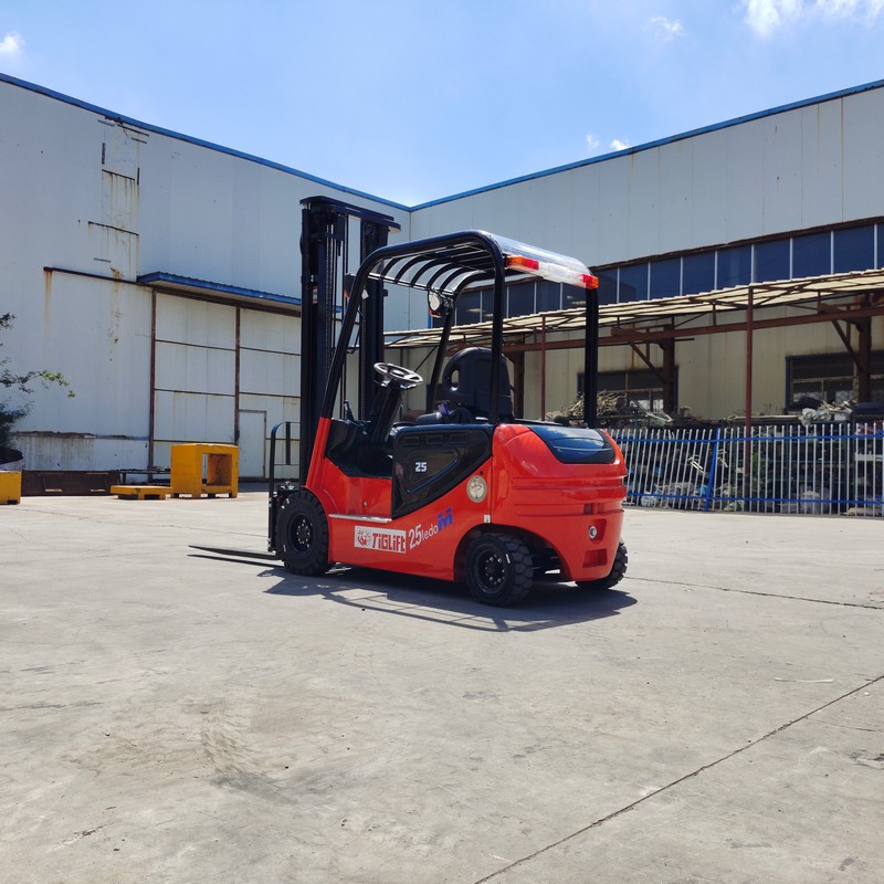 forklift gudang listrik