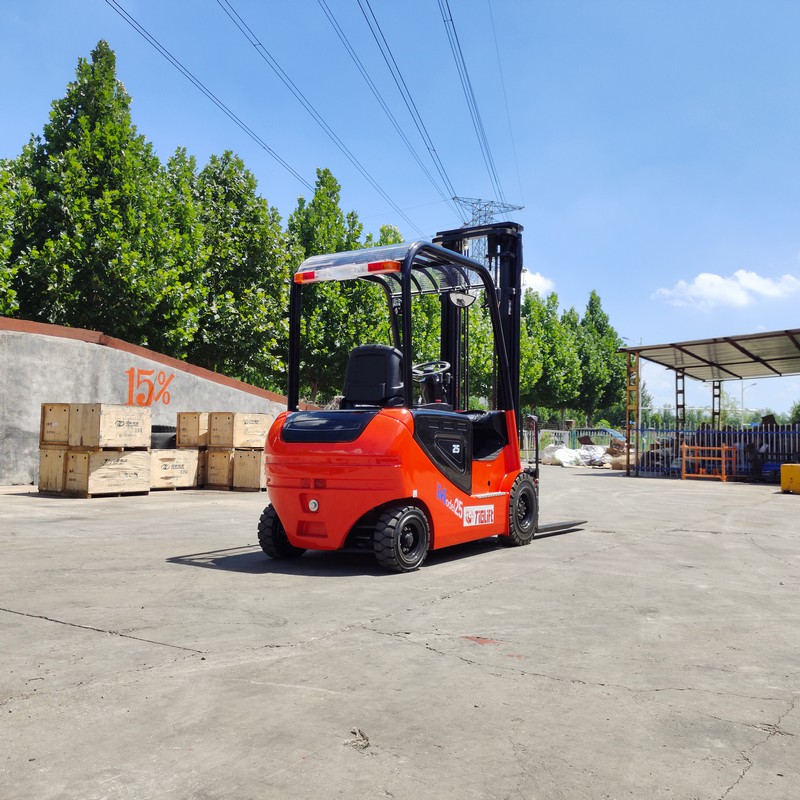 forklift gudang listrik