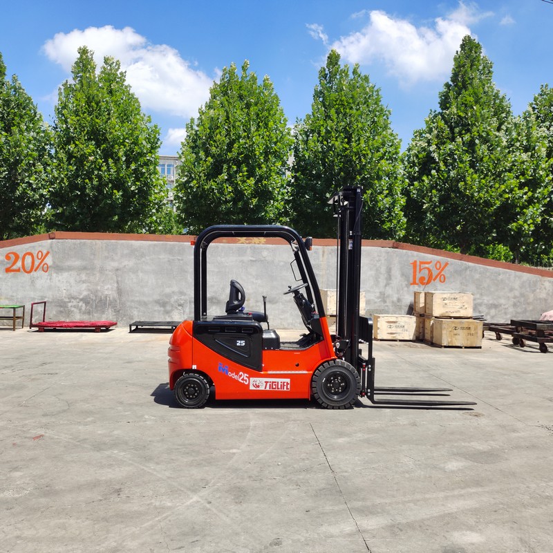 forklift gudang listrik