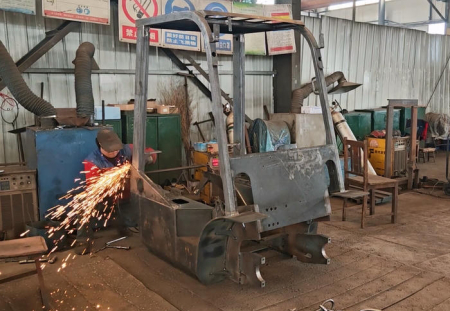 produksi forklift