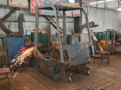 produksi forklift