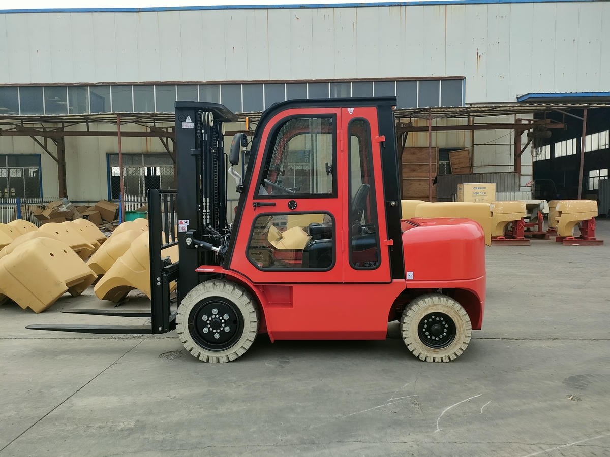 Forklift dengan Kabin