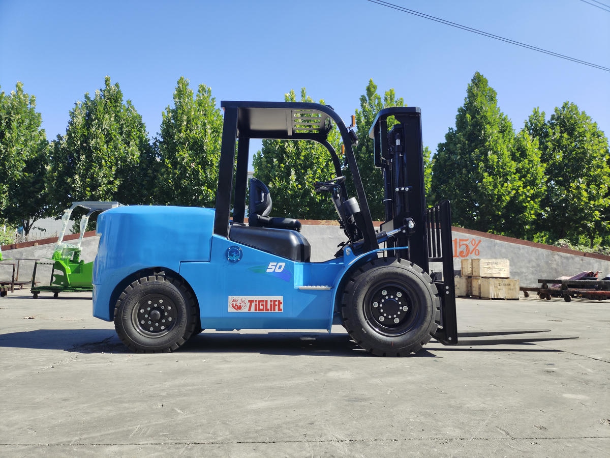 FORKLIFT 5T
