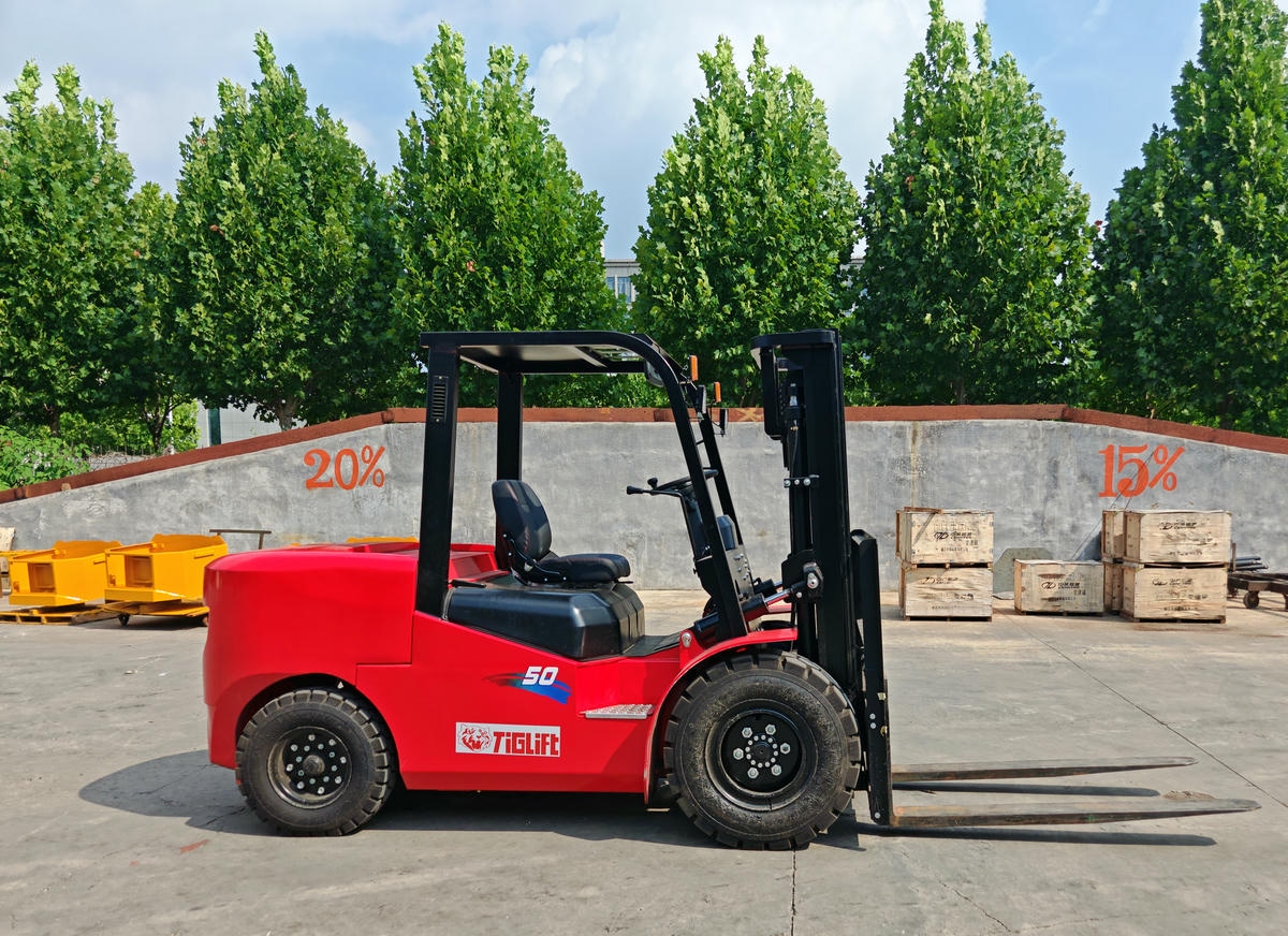 FORKLIFT 5T
