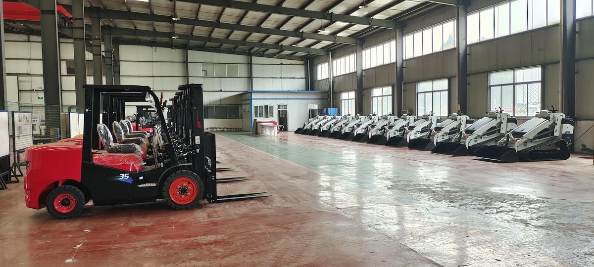 Forklift dan Skid Steer Loader