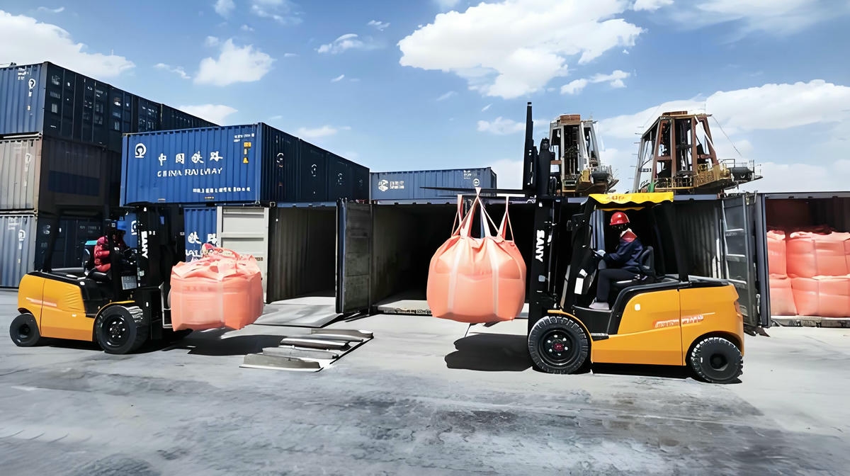 Aplikasi Forklift di Pelabuhan