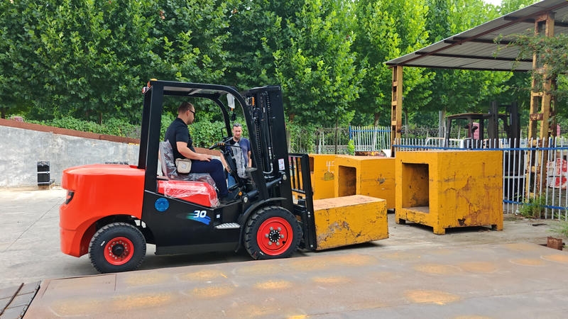 forklift listrik 3 ton